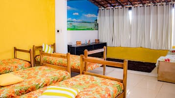 House | 3 bedrooms, blackout curtains, iron/ironing board, free WiFi