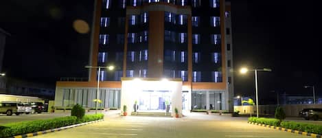 Façade de l’hébergement - soirée/nuit