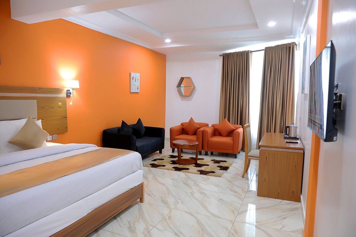 Desk, laptop workspace, WiFi (free), bed sheets
