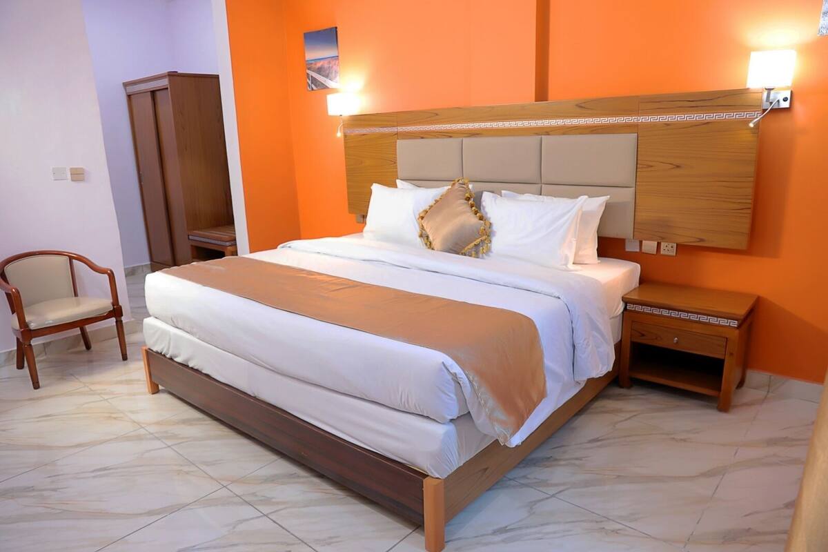 Desk, laptop workspace, WiFi (free), bed sheets