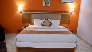 Desk, laptop workspace, free WiFi, bed sheets