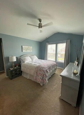3 bedrooms, iron/ironing board, free WiFi, bed sheets