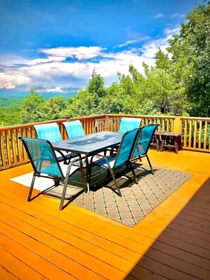 Outdoor dining - Magnificent Cabin: Summit at Blue Ridge (Ferguson)