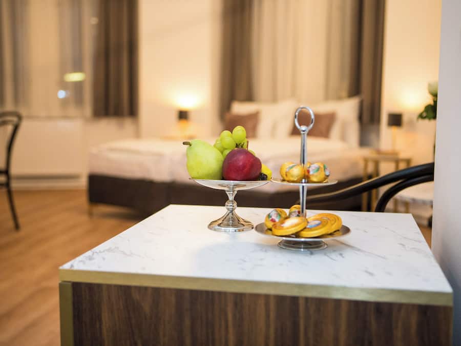 Habitación familiar | Ropa de cama hipoalergénica, minibar, caja fuerte y escritorio