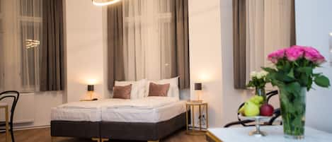 Quarto família | Roupas de cama antialérgicas, frigobar, cofres nos quartos, escrivaninha