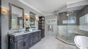 House | Bathroom