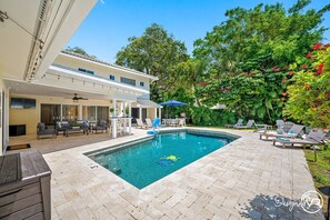 Outdoor pool - 8BR Villa with Heated Pool Near Beach (Largo)