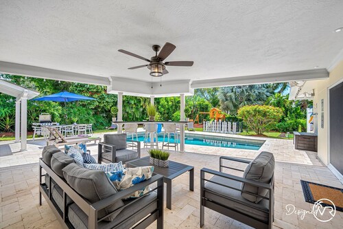 8BR Villa with Heated Pool Near Beach