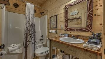 Combined shower/tub, hair dryer, towels