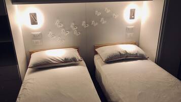 3 bedrooms, iron/ironing board, internet, bed sheets