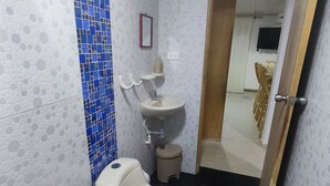 A bathroom with a toilet, sink, and a mirror on the wall. - San San Andrés Magic House 0 by BBBSAI (San Andrés)