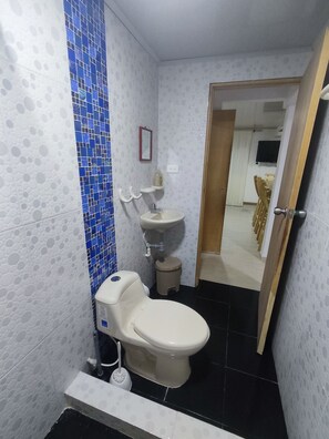 Ferienhaus | Badezimmer | Dusche, Handtücher