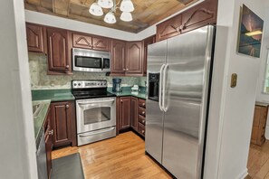 冰箱、微波炉、烤箱、炉灶