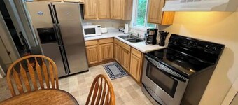Cozy Retreat in the Woods & Gateway to Adventure