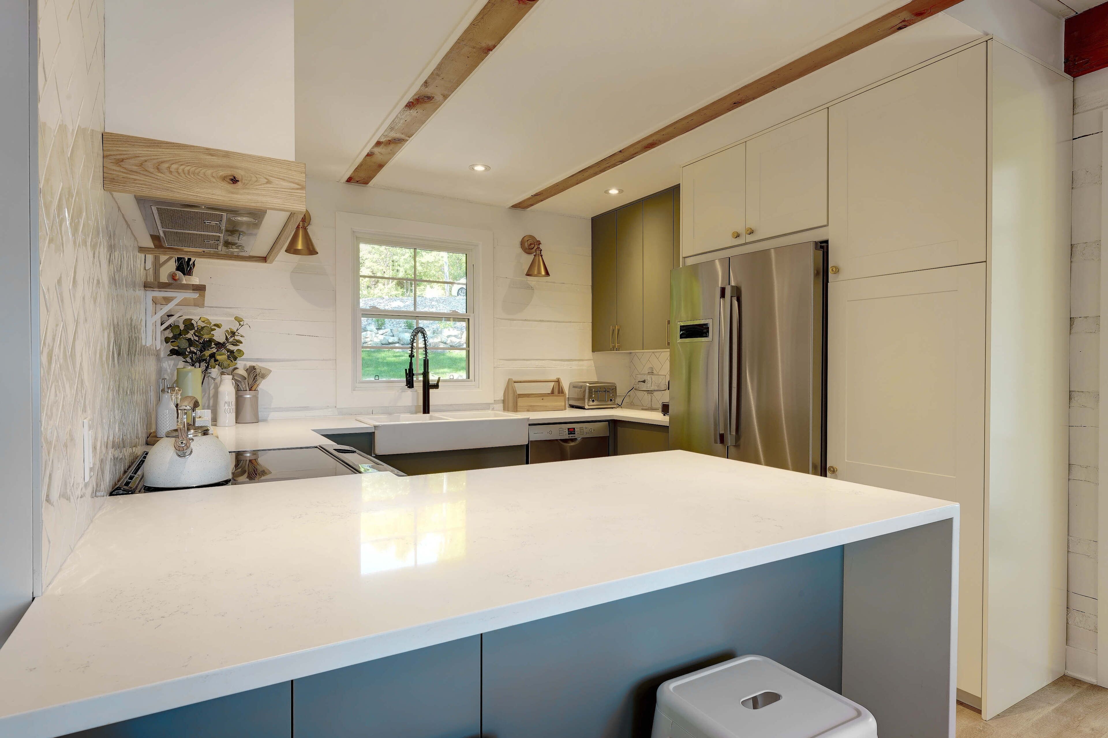 Geladeira, micro-ondas, fogão, cooktop