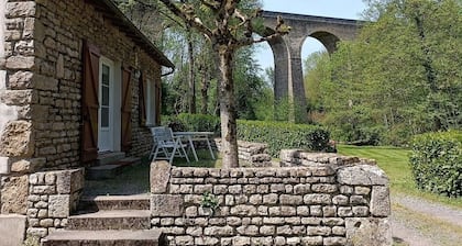 Gîte in the heart of nature by the river