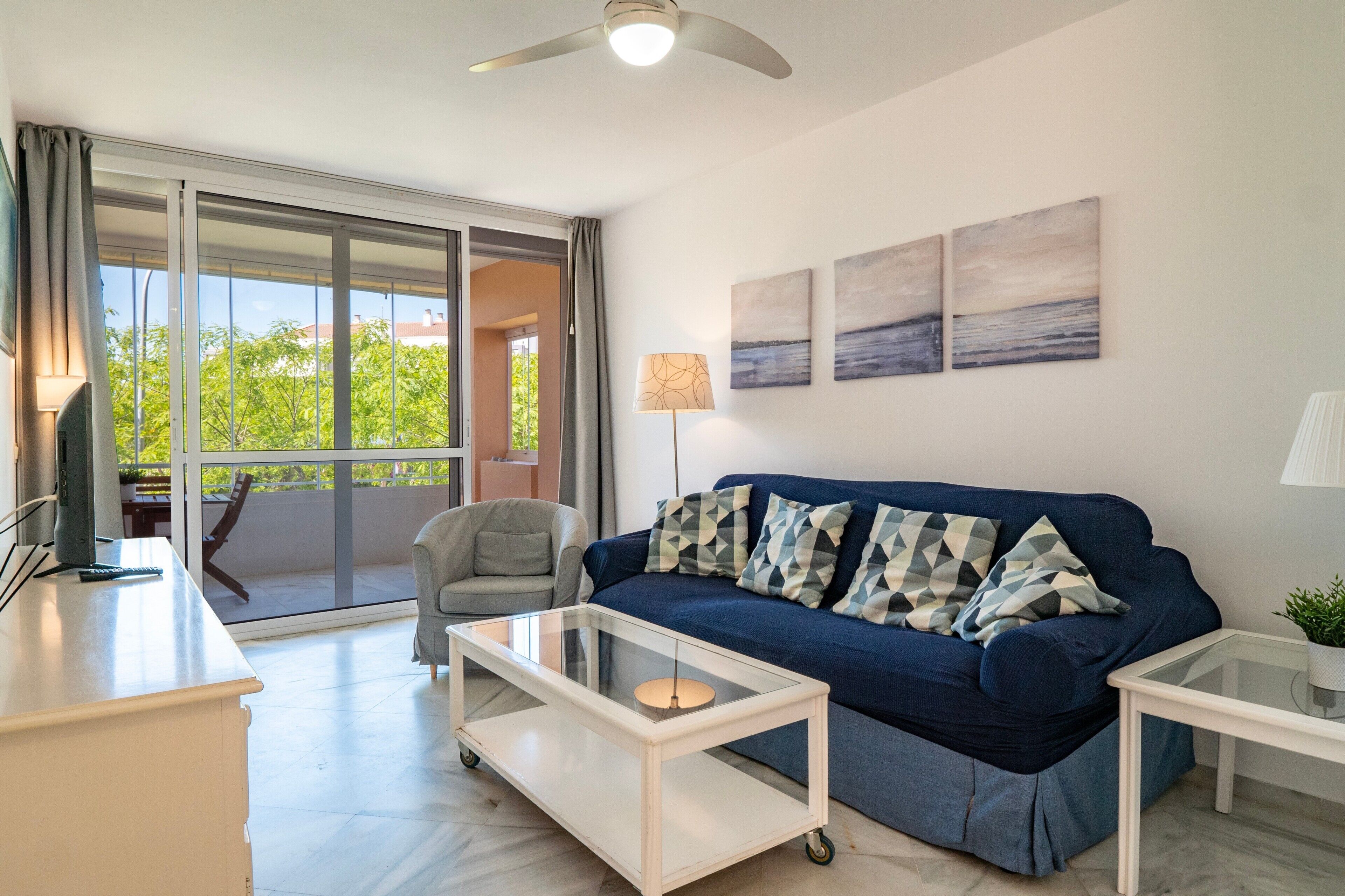 Fernseher, Tischtennisplatte