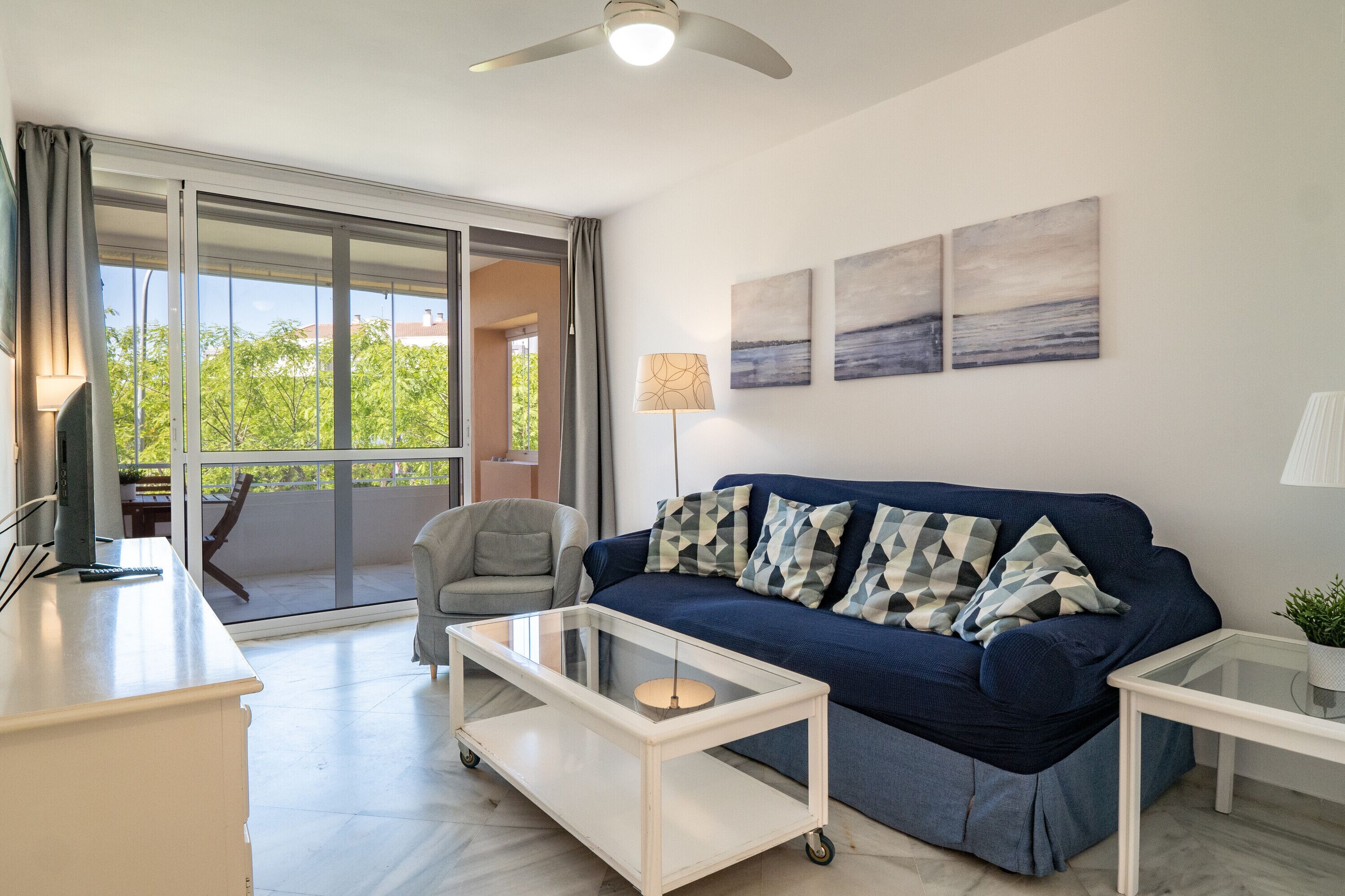 Télévision, table de tennis de table