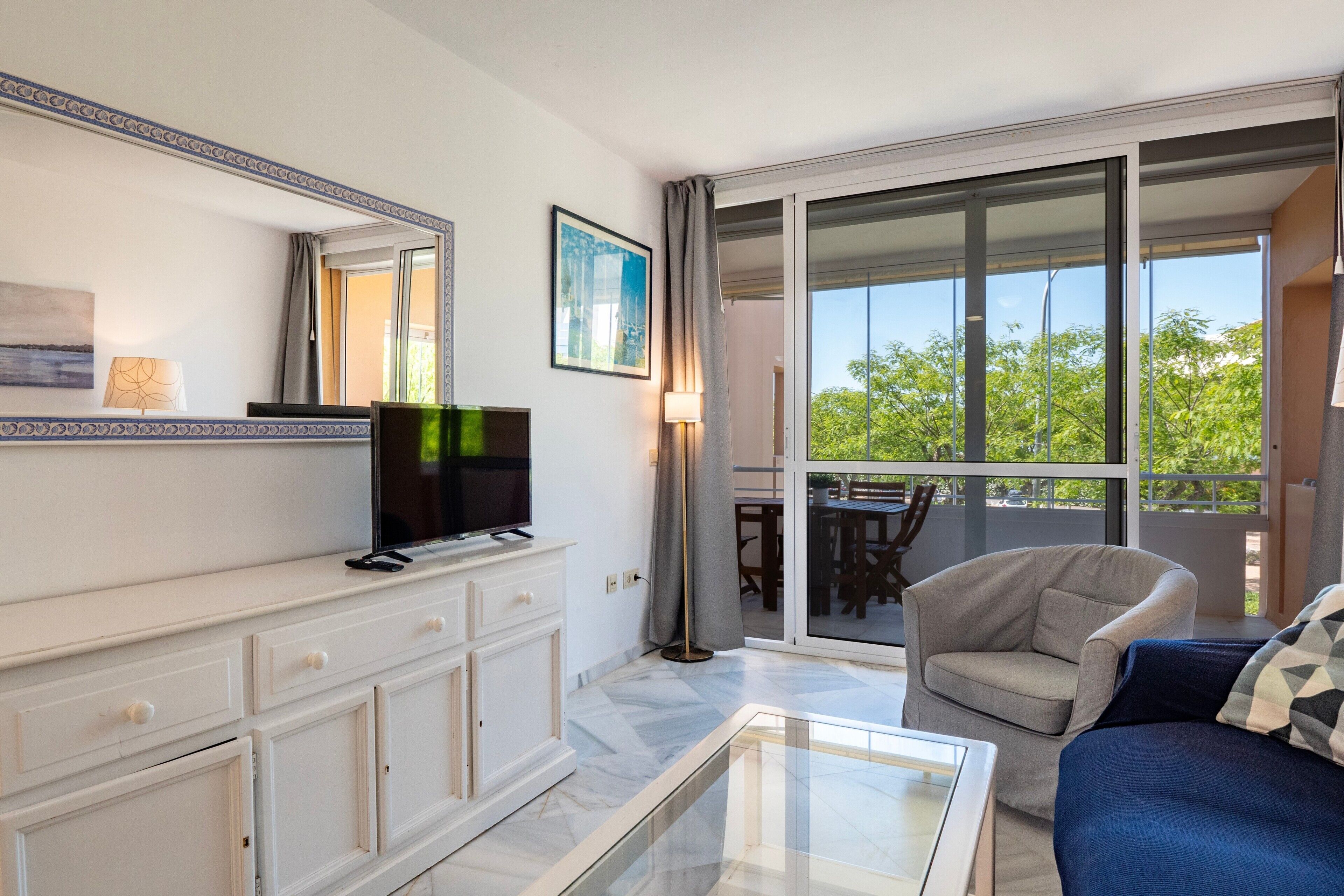 Fernseher, Tischtennisplatte