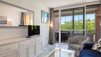 Fernseher, Tischtennisplatte