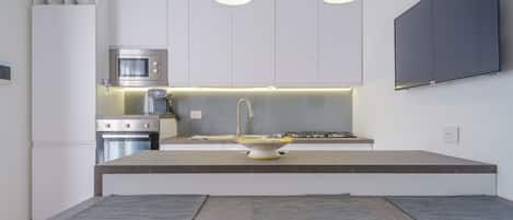Fridge, microwave, oven, stovetop