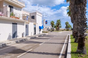 Exterior - Holiday Apartment SoleLuna with Sea View, Terrace & Wi-Fi (San Cataldo)