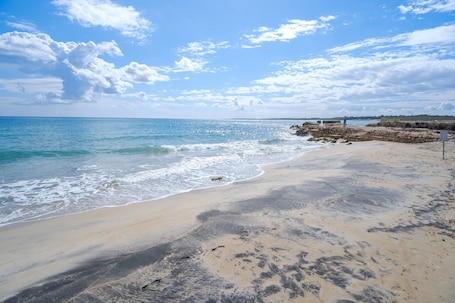 ビーチ. Holiday Apartment SoleLuna with Sea View, Terrace & Wi-Fi
