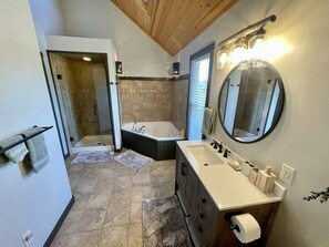 Shower, jetted bath, hair dryer, towels - Hot tub, Wood Fireplace, Firepit, Pool/Marina Access (Galena)