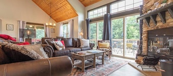 Hot tub, Wood Fireplace, Firepit, Pool/Marina Access