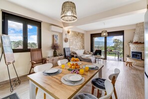 Dining - Apartment 'Lefkada View Villa Vasiliki 1' with Garden & Wi-Fi (Peratia)
