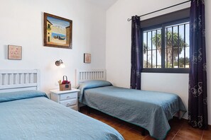 2 bedrooms, free WiFi, bed sheets - Holiday Home 'Casa Mari Loli 1' with Pool & Wi-Fi (Conil de la Frontera)