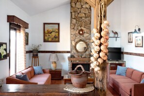 TV - Holiday Home 'Casa Mari Loli 1' with Pool & Wi-Fi (Conil de la Frontera)