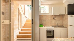 A compact kitchen with a built-in oven, a sink, and a window above the countertop. - Pet-Friendly Apartment Acquadolce with Sea View & Terrace (marina di maruggio)