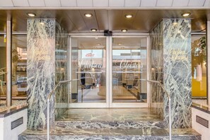 Exterior detail - Love from Chelsea 1 bedroom Super Location Sloane Avenue SW3 Sleeps 1-6 (London)