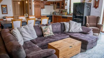 Casa de campo, várias camas | Sala de estar | Lareira