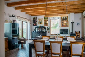 Cottage | Private kitchen | Fridge, microwave, oven, stovetop