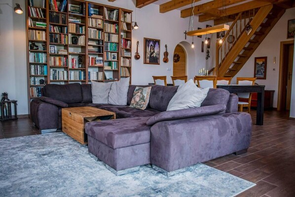 Cottage, Multiple Beds | Living room | Fireplace