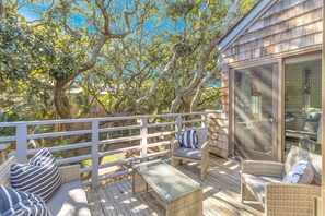 Terrace/patio - Centrally located on Kiawah Island - WINDSWEPT Villa - Steps to the BEACH (Seabrook Island)