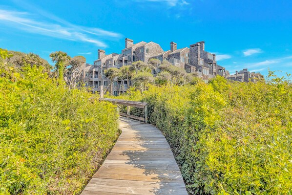 Exterior - Centrally located on Kiawah Island - WINDSWEPT Villa - Steps to the BEACH (Seabrook Island)