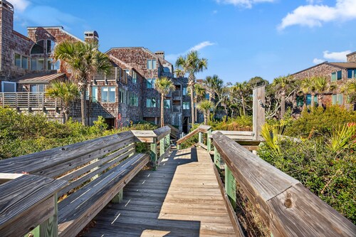 Centrally located on Kiawah Island - WINDSWEPT Villa - Steps to the BEACH