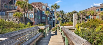 Centrally located on Kiawah Island - WINDSWEPT Villa - Steps to the BEACH