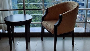 Ropa de cama de alta calidad y escritorio