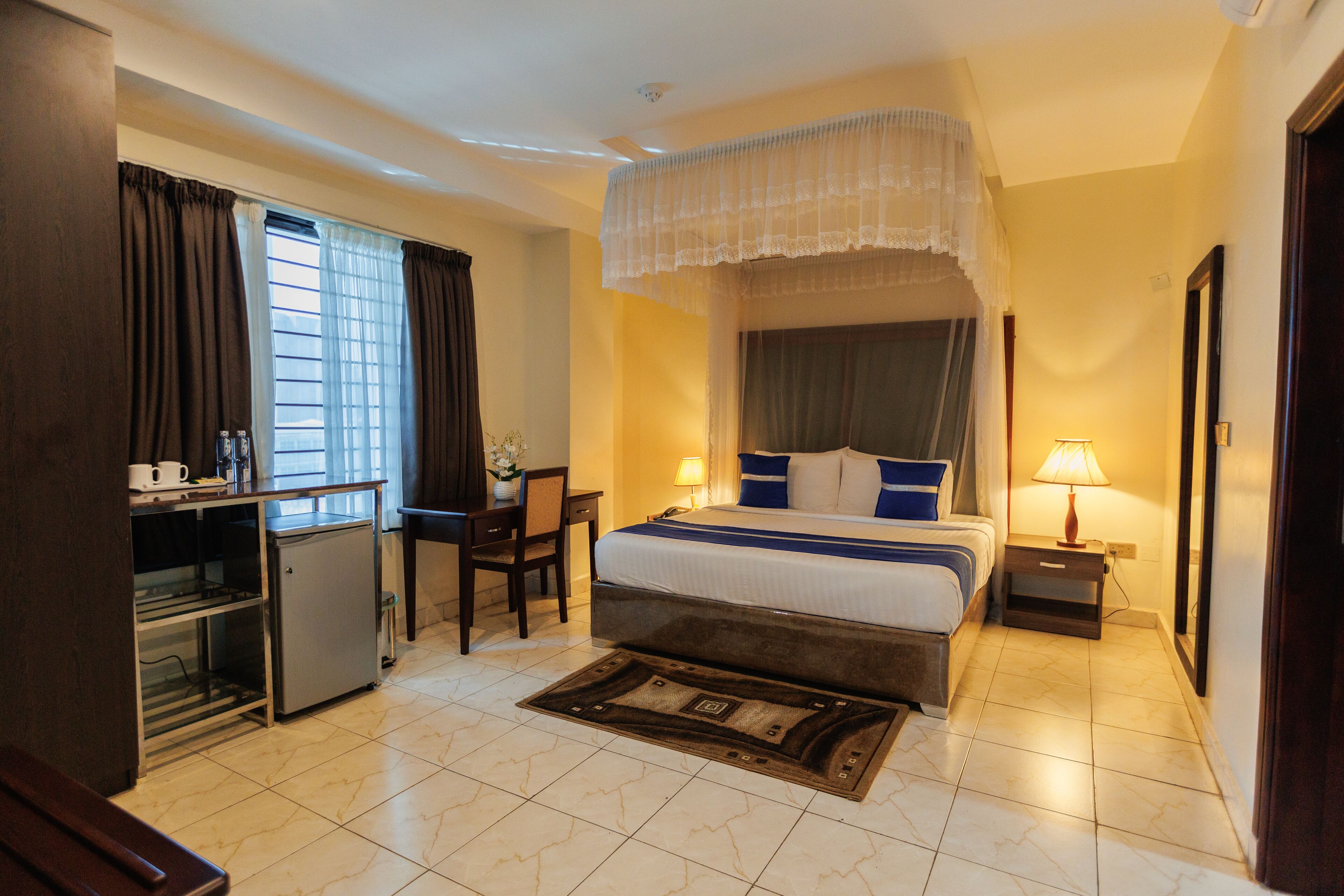 Standard room with windows | 高級寢具、書桌、手提電腦工作空間、隔音