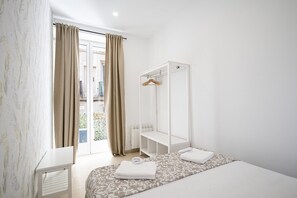 2 bedrooms, iron/ironing board, free WiFi
