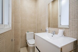 Bathtub, hair dryer