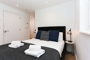 City Apartment, Private Bathroom | 1 bedroom - Chapel - Central Studio Apartment (Bath)