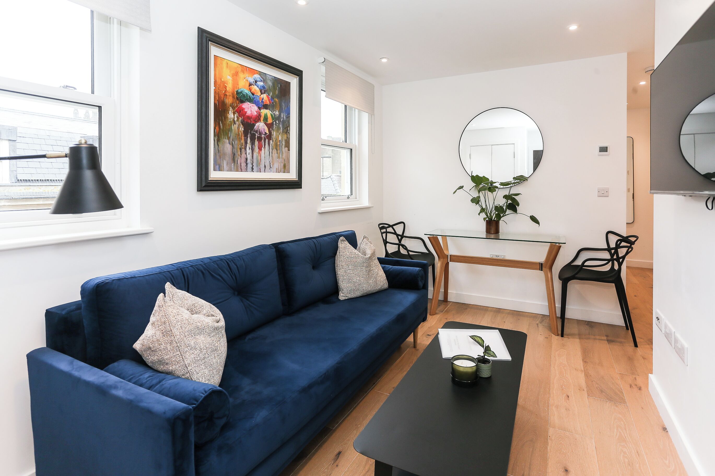 City Apartment, Private Bathroom | Living area