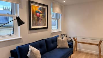Apartamento City, baño privado | Salón