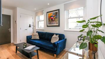 City Apartment, Private Bathroom | Interior