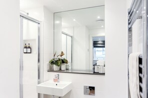 Lägenhet City - privat badrum | Badrum